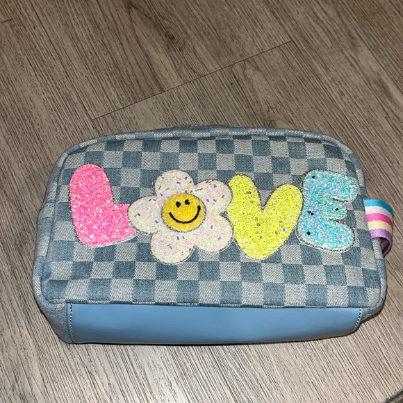 Cute Jean “love patch” makeup bag - Picture 2 of 8